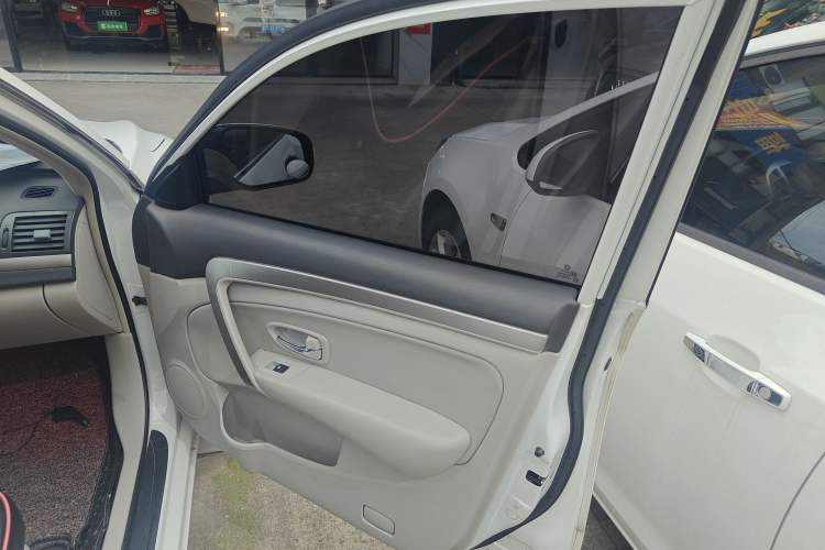 Used Dongfeng Aeolus A60 2016 1.5L Automatic Luxury Version Right Front Door Interior
