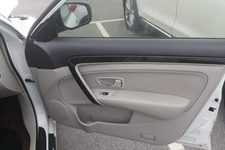 Used Dongfeng Aeolus A60 2016 1.6L Automatic Luxury Model Right Front Door Interior