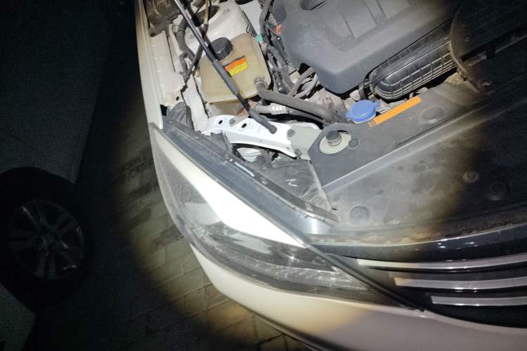 Used Dongfeng Aeolus A60 2016 1.4T Manual Luxury Model Right Front Headlight