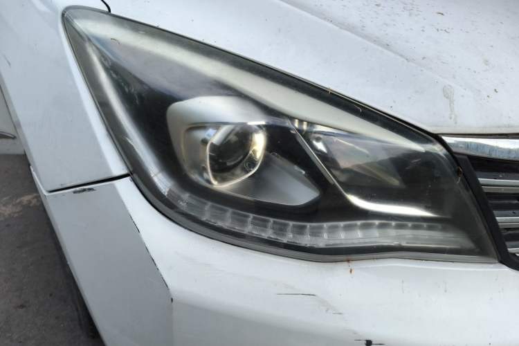 Used Dongfeng Aeolus A60 2016 1.5L Automatic Luxury Version Right Front Headlight