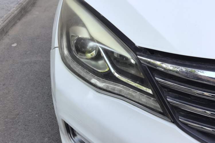 Used Dongfeng Aeolus A60 2016 1.5L Manual Luxury Model Right Front Headlight