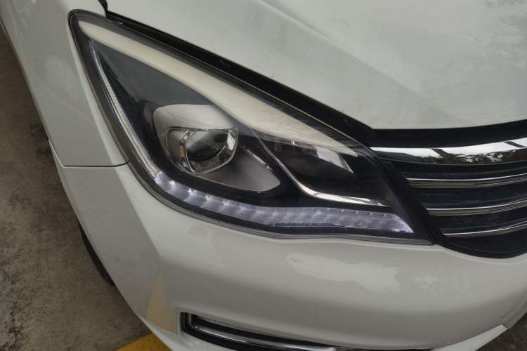 Used Dongfeng Aeolus A60 2016 1.4T Manual Luxury Model Right Front Headlight