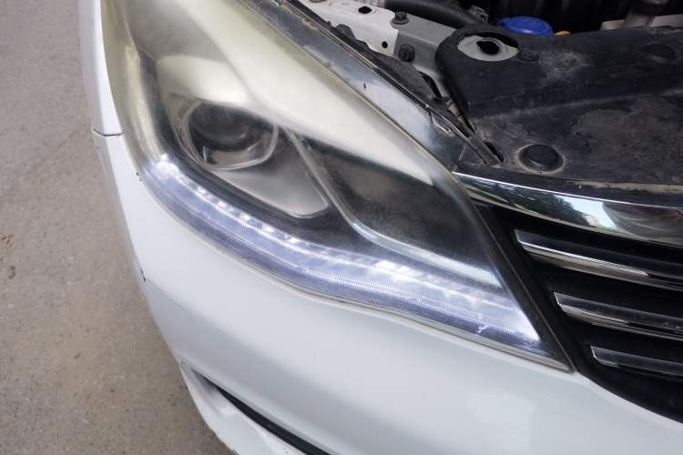 Used Dongfeng Aeolus A60 2016 1.6L Automatic Luxury Model Right Front Headlight