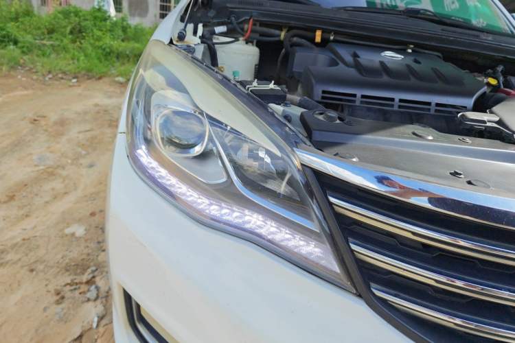 Used Dongfeng Aeolus A60 2016 1.6L Automatic Luxury Model Right Front Headlight