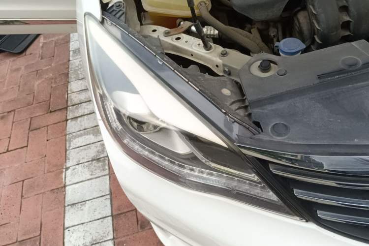 Used Dongfeng Aeolus A60 2016 1.5L Automatic Luxury Version Right Front Headlight