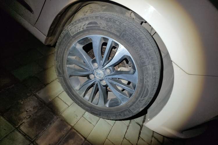 Used Dongfeng Aeolus A60 2016 1.4T Manual Luxury Model Right Front Wheel Hub