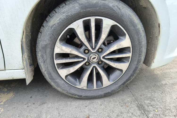 Used Dongfeng Aeolus A60 2016 1.5L Automatic Luxury Version Right Front Wheel Hub