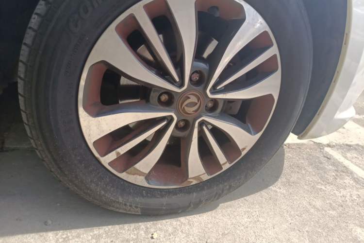 Used Dongfeng Aeolus A60 2016 1.5L Manual Luxury Version Right Front Wheel Hub