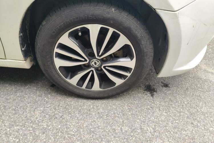 Used Dongfeng Aeolus A60 2016 1.5L Automatic Luxury Version Right Front Wheel Hub