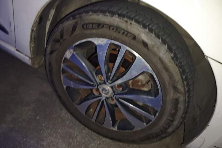 Used Dongfeng Aeolus A60 2016 1.6L DCT Luxury Version Right Front Wheel Hub