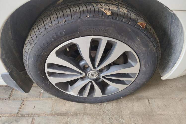 Used Dongfeng Aeolus A60 2016 1.5L Manual Luxury Model Right Front Wheel Hub