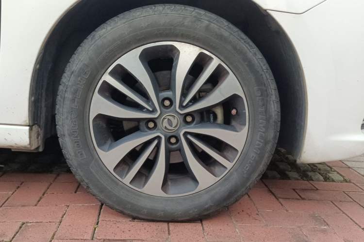 Used Dongfeng Aeolus A60 2016 1.5L Automatic Luxury Version Right Front Wheel Hub