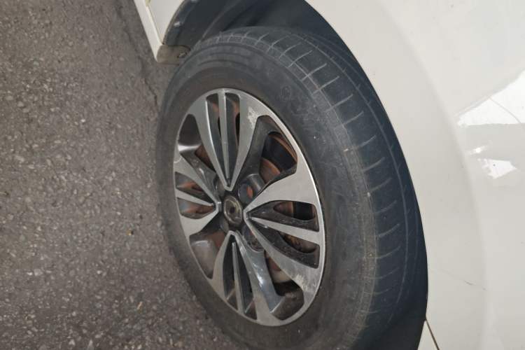 Used Dongfeng Aeolus A60 2016 1.5L Manual Luxury Model Right Front Wheel Hub