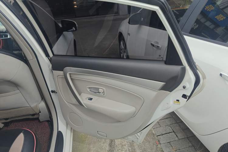 Used Dongfeng Aeolus A60 2016 1.5L Automatic Luxury Version Right Rear Door Interior