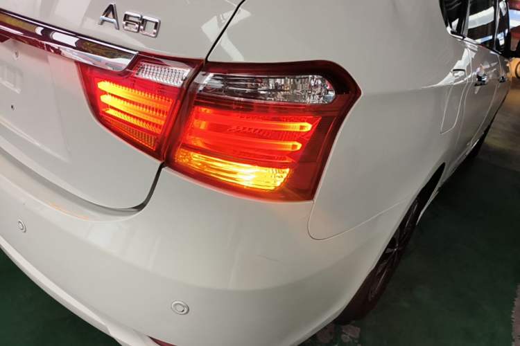 Used Dongfeng Aeolus A60 2016 1.6L Automatic Luxury Model Right Rear Taillight