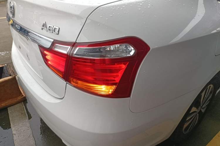 Used Dongfeng Aeolus A60 2016 1.5L Manual Luxury Version Right Rear Taillight