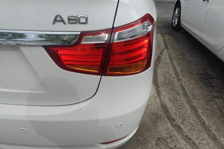 Used Dongfeng Aeolus A60 2016 1.5L Automatic Luxury Version Right Rear Taillight
