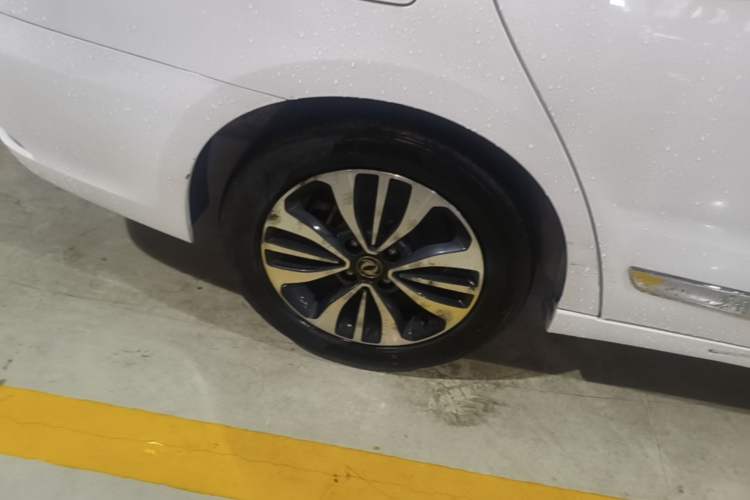 Used Dongfeng Aeolus A60 2016 1.5L Manual Luxury Version Right Rear Wheel Hub