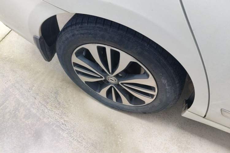 Used Dongfeng Aeolus A60 2016 1.5L Automatic Luxury Version Right Rear Wheel Hub