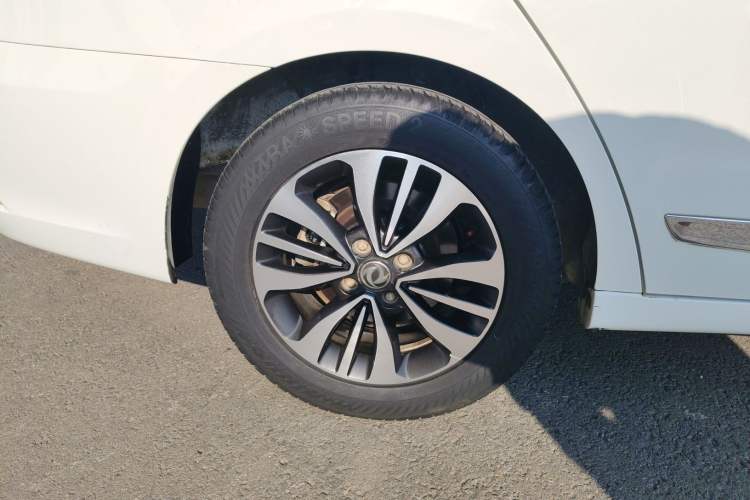 Used Dongfeng Aeolus A60 2016 1.5L Automatic Luxury Version Right Rear Wheel Hub