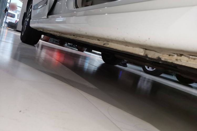 Used Dongfeng Aeolus A60 2016 1.6L DCT Luxury Version Right Side Sill