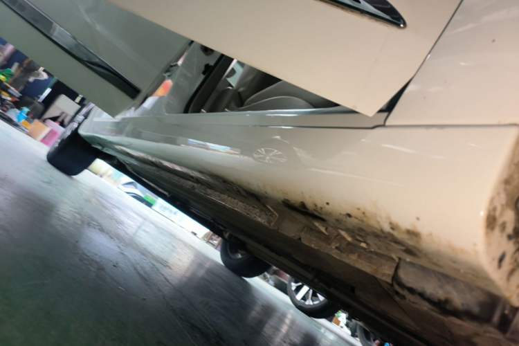 Used Dongfeng Aeolus A60 2016 1.6L Automatic Luxury Model Right Side Sill