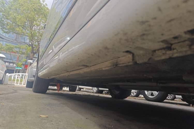 Used Dongfeng Aeolus A60 2016 1.5L Automatic Luxury Version Right Side Sill
