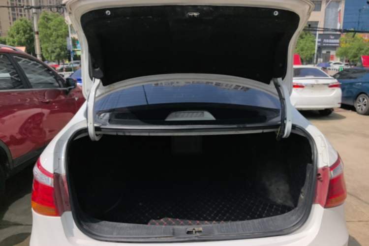 Used Dongfeng Aeolus A60 2016 1.6L Automatic Luxury Model Trunk
