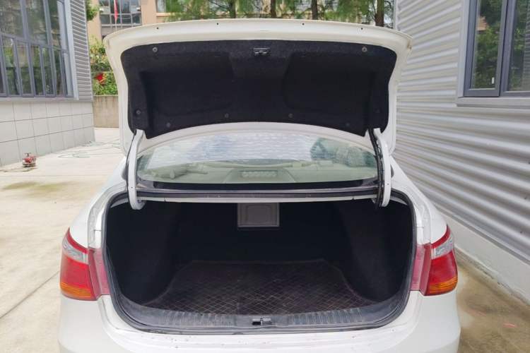 Used Dongfeng Aeolus A60 2016 1.5L Automatic Luxury Version Trunk