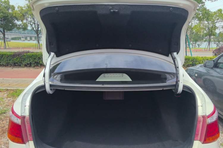 Used Dongfeng Aeolus A60 2016 1.6L Automatic Luxury Model Trunk