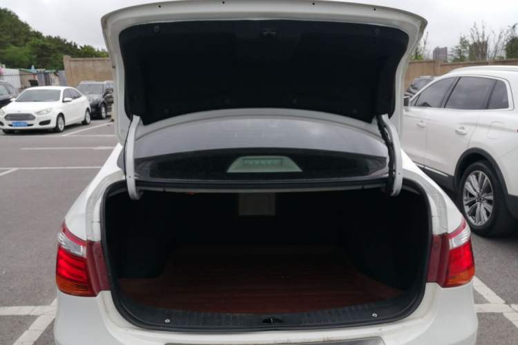 Used Dongfeng Aeolus A60 2016 1.6L Automatic Luxury Model Trunk