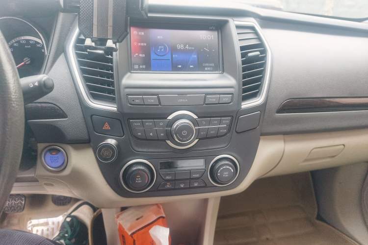 Used Dongfeng Aeolus A60 2016 1.5L Manual Luxury Version Audio And AC Panel