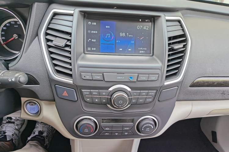 Used Dongfeng Aeolus A60 2016 1.5L Manual Luxury Version Audio And AC Panel