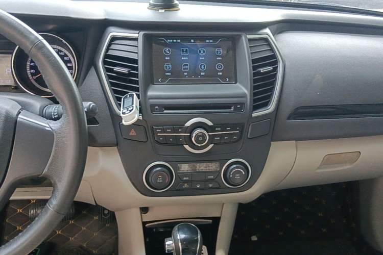 Used Dongfeng Aeolus A60 2016 1.6L Automatic Luxury Model Audio And AC Panel