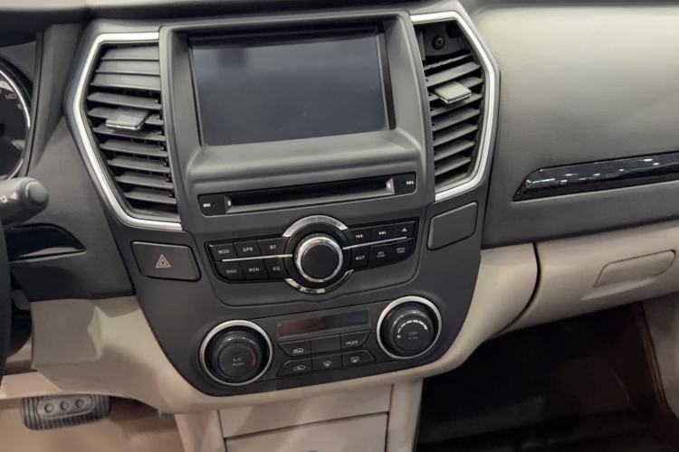 Used Dongfeng Aeolus A60 2016 1.6L Automatic Luxury Model Audio And AC Panel
