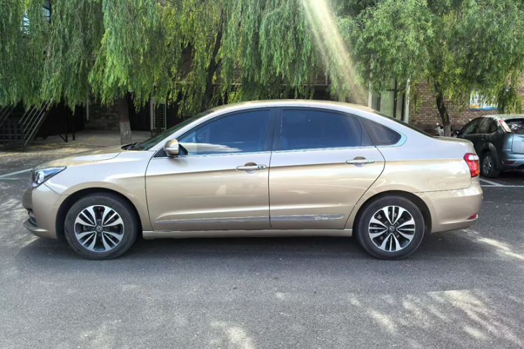Used Dongfeng Aeolus A60 2016 1.6L Automatic Luxury Model Exterior 3