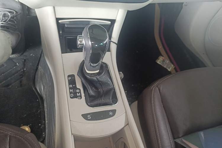 Used Dongfeng Aeolus A60 2016 1.5L Automatic Luxury Version Gear Lever