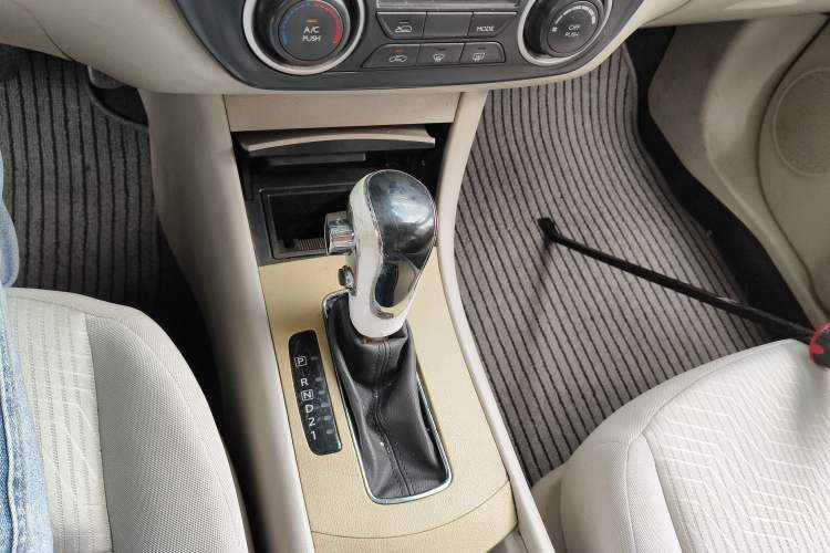 Used Dongfeng Aeolus A60 2016 1.6L Automatic Luxury Model Gear Lever