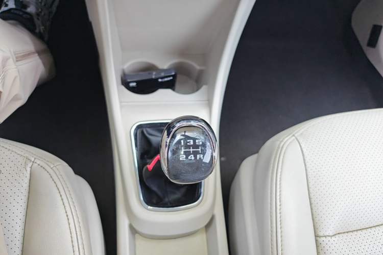 Used Dongfeng Aeolus A60 2016 1.5L Manual Luxury Version Gear Lever