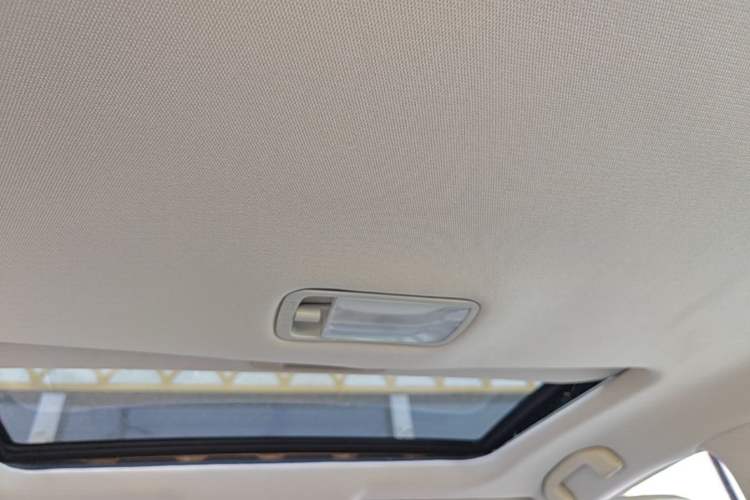 Used Dongfeng Aeolus A60 2016 1.5L Manual Luxury Version Headliner