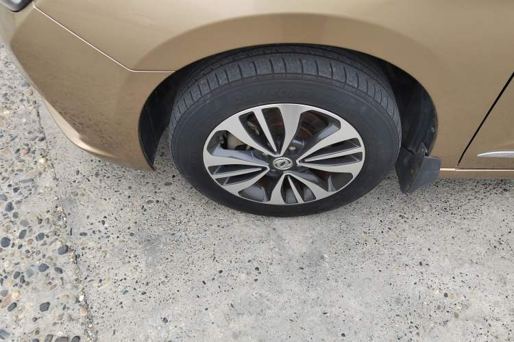 Used Dongfeng Aeolus A60 2016 1.5L Manual Luxury Version Left Front Wheel Hub
