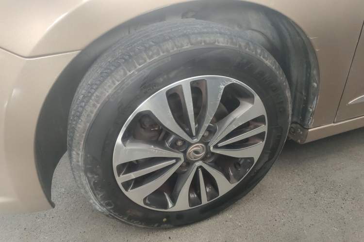 Used Dongfeng Aeolus A60 2016 1.5L Automatic Luxury Version Left Front Wheel Hub