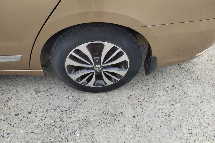 Used Dongfeng Aeolus A60 2016 1.5L Manual Luxury Version Left Rear Wheel Hub