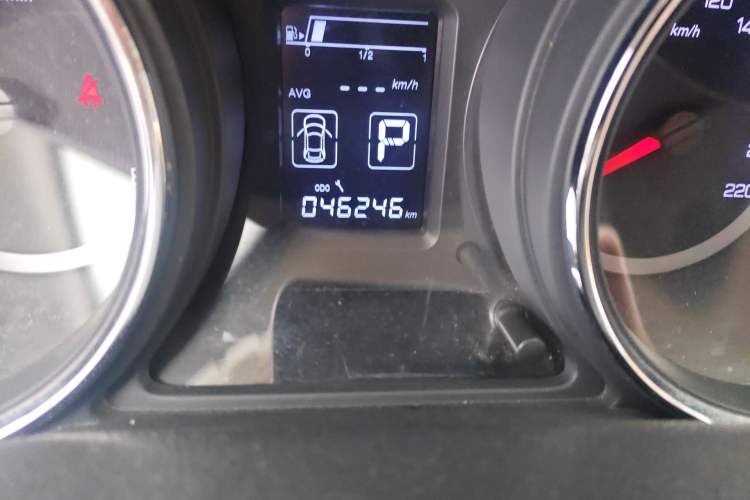 Used Dongfeng Aeolus A60 2016 1.6L Automatic Luxury Model Odometer Close Up
