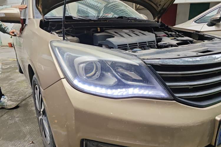 Used Dongfeng Aeolus A60 2016 1.6L Automatic Luxury Model Right Front Headlight