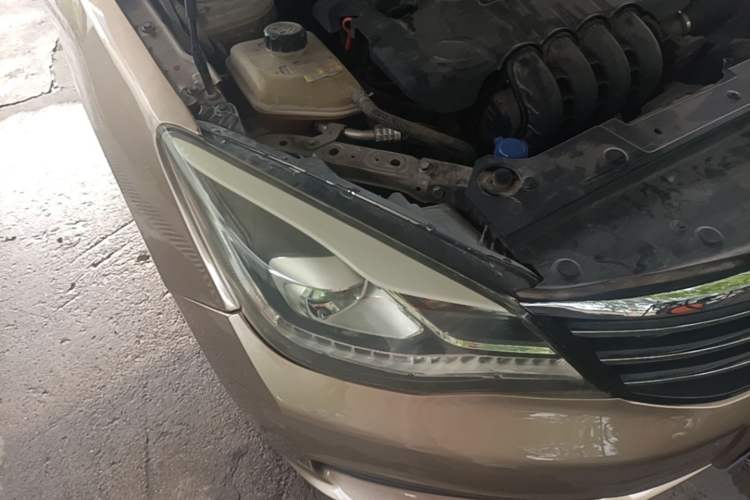 Used Dongfeng Aeolus A60 2016 1.5L Automatic Luxury Version Right Front Headlight