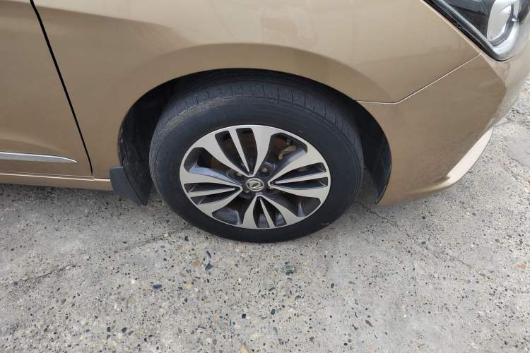 Used Dongfeng Aeolus A60 2016 1.5L Manual Luxury Version Right Front Wheel Hub