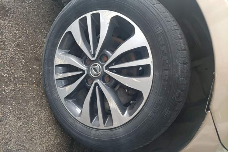 Used Dongfeng Aeolus A60 2016 1.5L Automatic Luxury Version Right Front Wheel Hub
