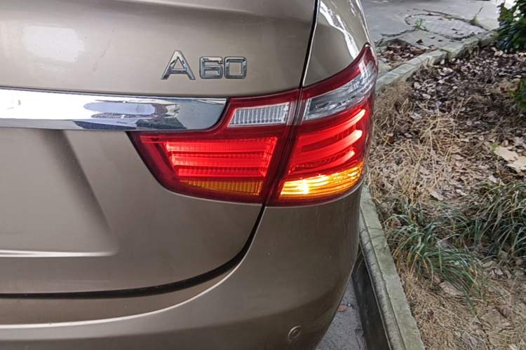 Used Dongfeng Aeolus A60 2016 1.6L Automatic Luxury Model Right Rear Taillight