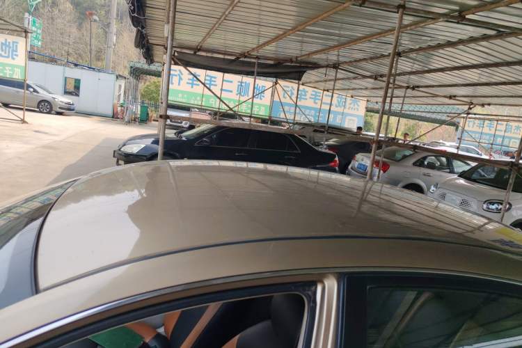 Used Dongfeng Aeolus A60 2016 1.6L Automatic Luxury Model Roof